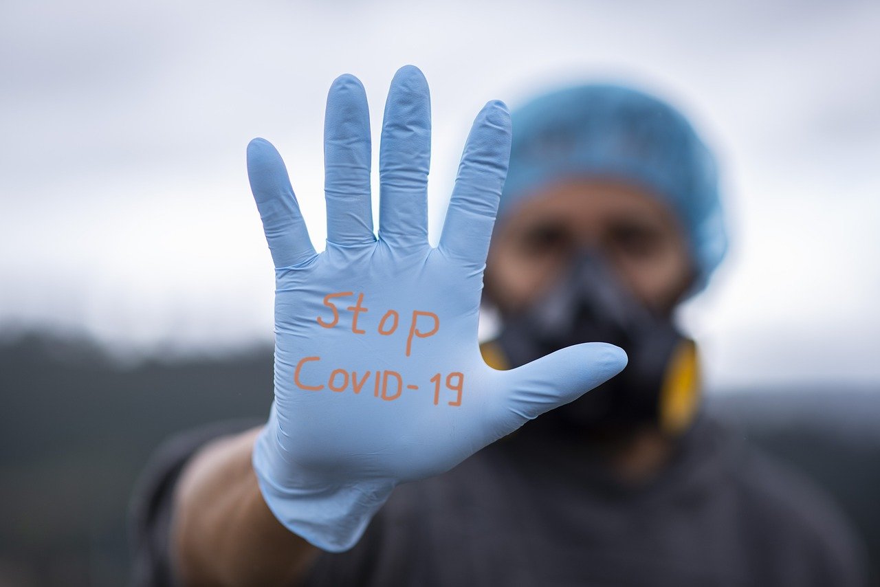 Врач назвал главные симптомы COVID-19 во время второй волны