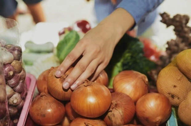 Гастроэнтеролог Кашух объяснила, когда лук может навредить здоровью