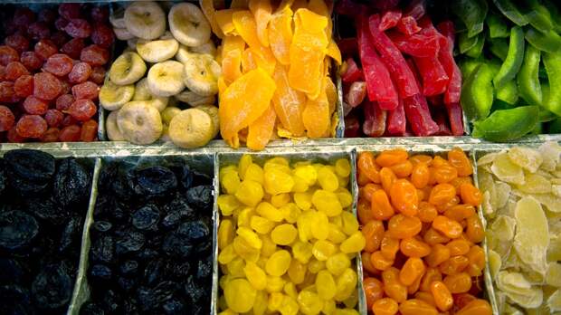 Как выбрать полезные сухофрукты и не купить обработанные «химией»