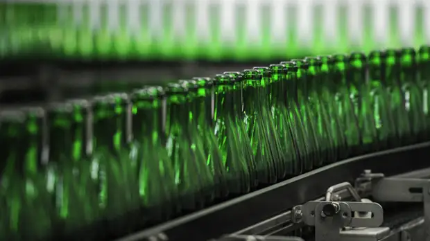 Эксперт оценил предложение возобновить практику сдачи бутылок в магазин