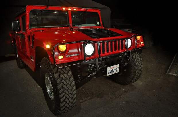 Электрический Hummer H1
