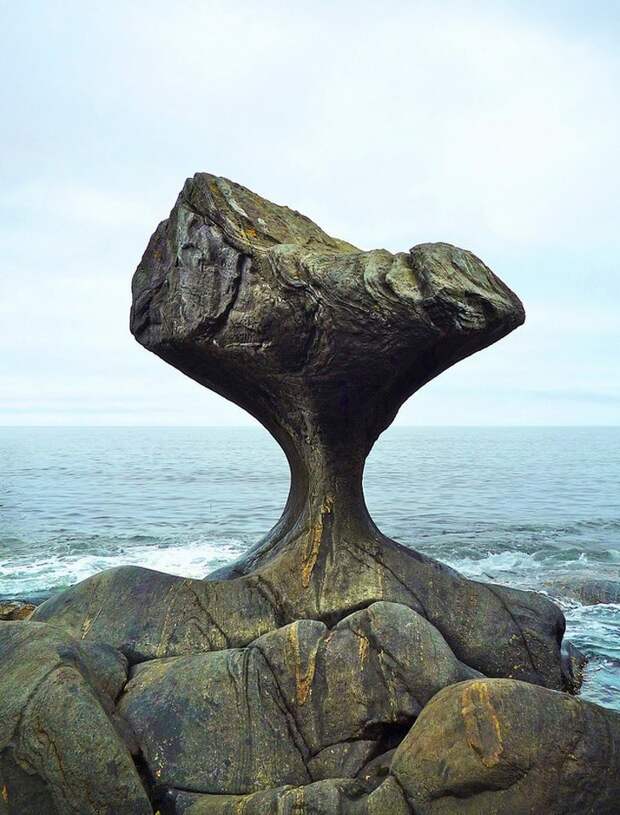 7. Это образование из камня легко можно принять за какое-то мистическое создание. Канненштайнен Рок, Норвегия без фотошопа, вы не поверите, места, природа, реальность, удивительные, чудеса