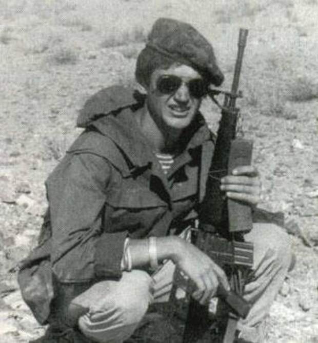 Ппж в афгане. Спецназ гру в Афганистане 1979-1989. Советский солдат с трофейной м16 в Афганистане. Советский спецназ в Афганистане 1989. Советские солдаты с трофейным оружием в Афганистане.