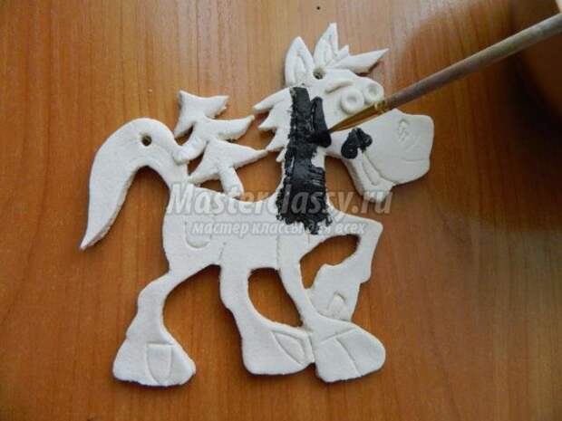 поделки из солёного теста. Лошадка