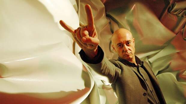 Игорь Сандлер, музыкант, продюсер: «Помню, как летал над залом в парашютных стропах, облепив свой голый череп всевозможными блестками»