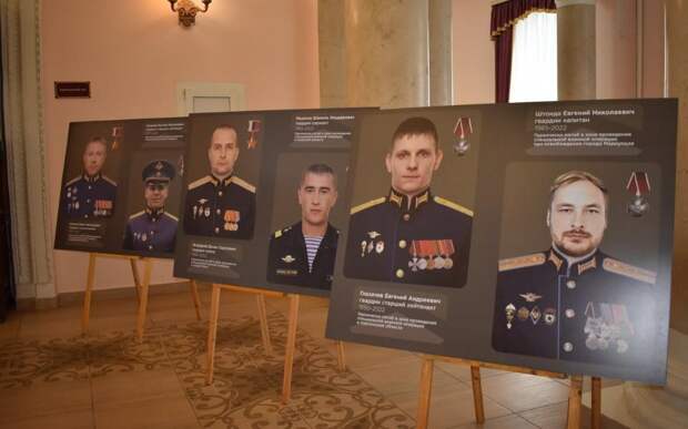 В Рыбном перед Днём Победы открыли выставку «Время выбрало нас»