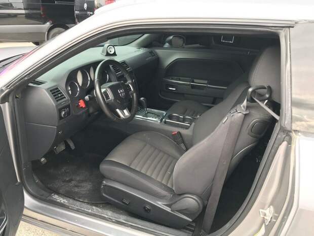 Лимузин Dodge Challenger с дверьми типа крыло чайки