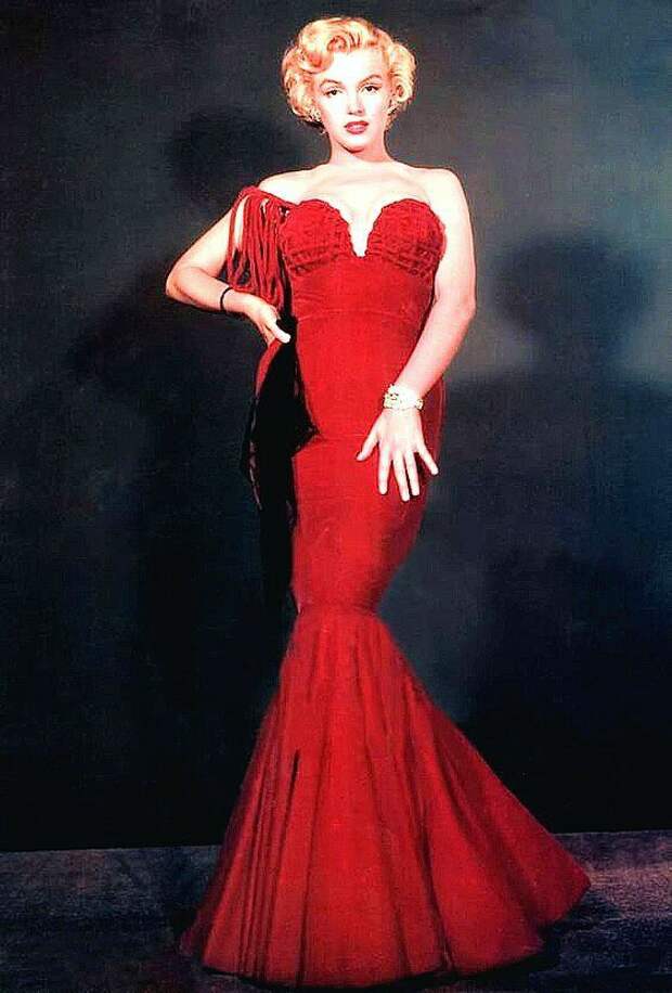 История красных платьев Мэрилин Монро от дизайнера Джеки Кеннеди, изображение №6