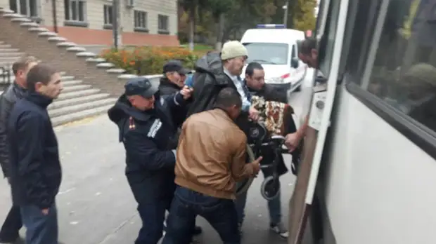 На Украине эвакуировали тысячи человек после взрыва на военном складе