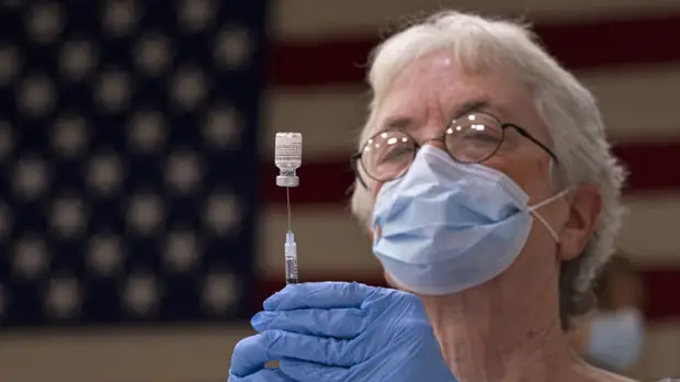 Главный инфекционист США рассказал, когда вспышка «омикрона» достигнет пика в стране