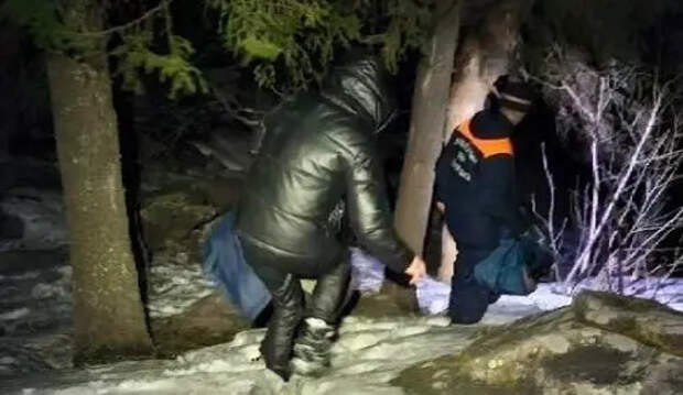 Спасатели сняли с горы женщину без ботинка и мужчину с травмой головы в Челябинской области