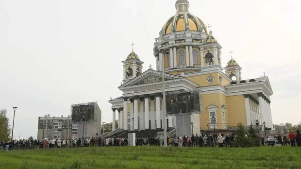 В Челябинске освятили крестильный храм кафедрального собора Рождества Христова