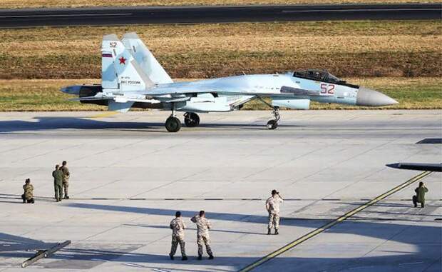 Иран в ближайшее время получит российские истребители Су-35, ударные вертолеты Ми-28НЭ и учебно-боевые самолеты Як-130, сообщает агентство Tasnim со ссылкой на заявление замминистра обороны Ирана...
