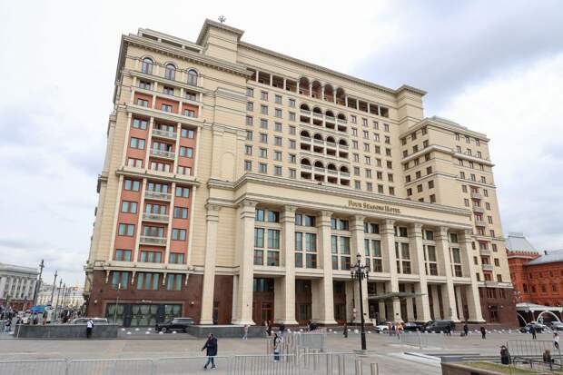 Судебные приставы начали изъятие в доход РФ гостиницы Four Seasons в Москве