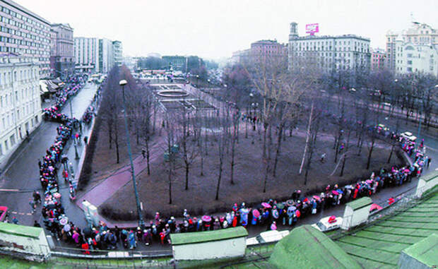 Эпические фото о том, как в Москве в 1990 году открылся первый McDonald’s