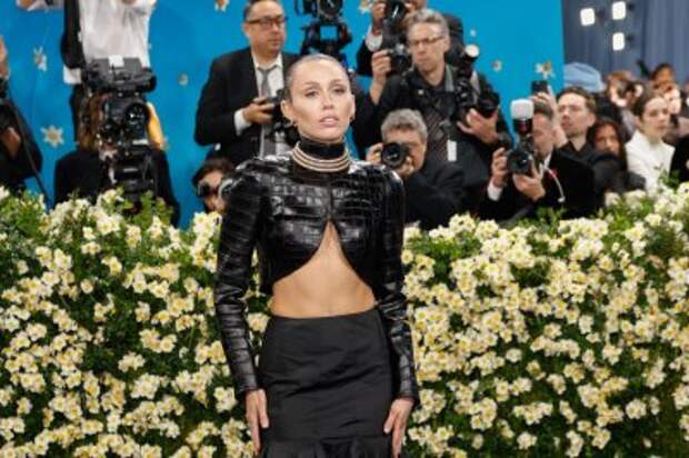 Miley Cyrus addresses riff rumors: 'Family is my priority above all else'