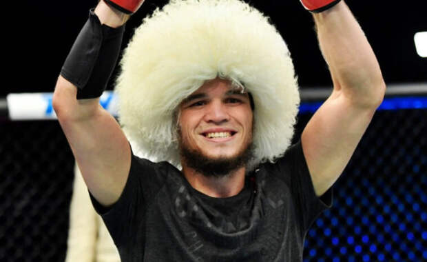 Остался непобежденным: брат Хабиба разобрал американца Манесса на UFC Fight Night