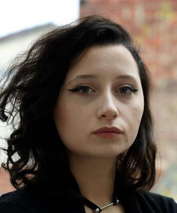 Девушка хотела быть брюнеткой, а стала китайским пчеловодом