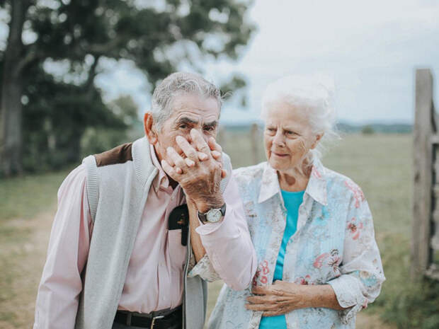 Внучка решила сделать фотосессию для своих дедушки и бабушки, чтобы поделиться их прекрасной историей любви. Фото: Paige Franklin.