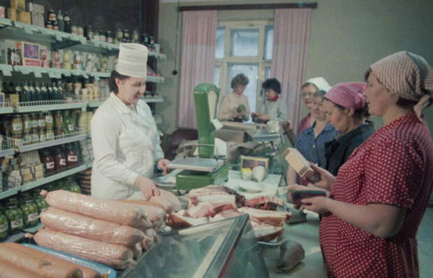 Этот вид колбасы полюбился за небольшие кусочки шпика, которые идеально сочетались с говядиной.