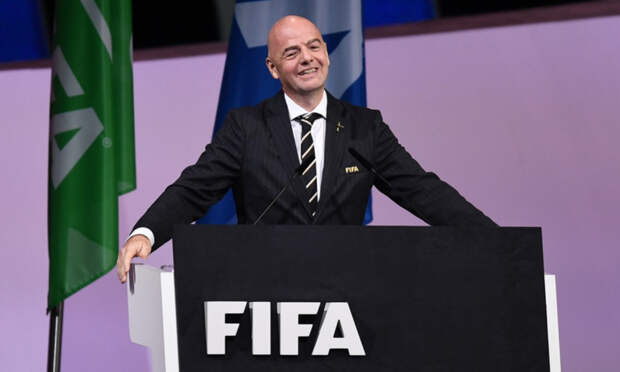 Президент FIFA подбросил дрожжи в бандеровский сортир: В зраде обвиняют даже Шевченко