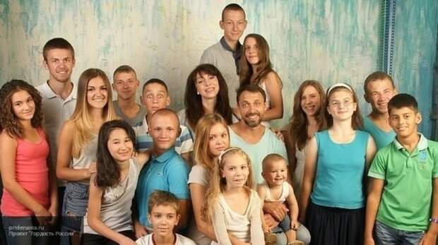 Лилит Горелова из Москвы воспитала 35 детей - своих и приемных