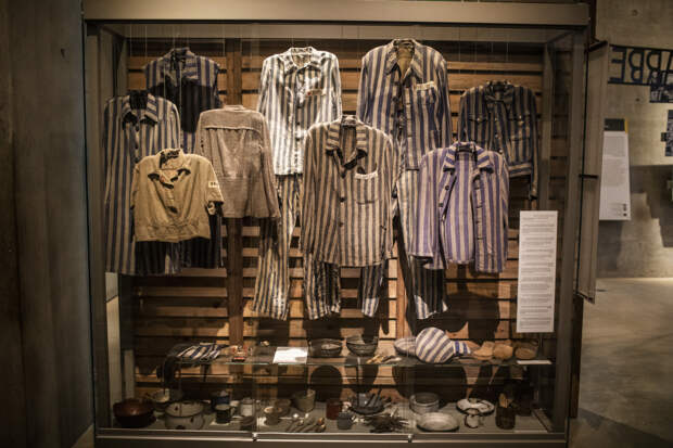 В Польше высказались о намеченном в Германии аукционе с вещами узников концлагерей