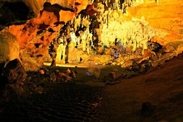 1000-летний отшельник помог исследователю выйти из темной пещеры