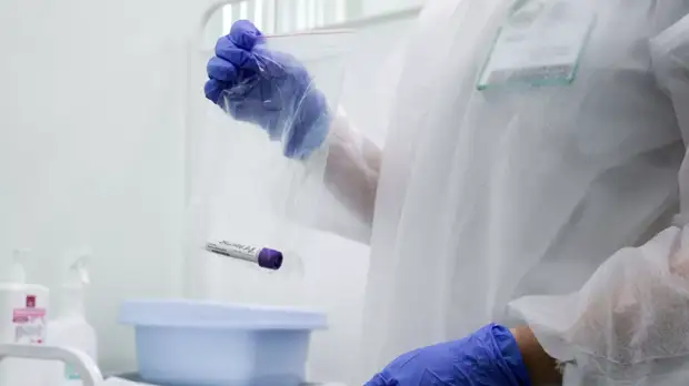 Новые случаи заражения коронавирусом выявлены в 49 регионах России