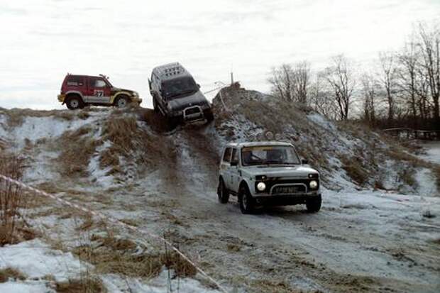 Юриста из Краснодара подозревают в присвоении внедорожников, купленных для СВО