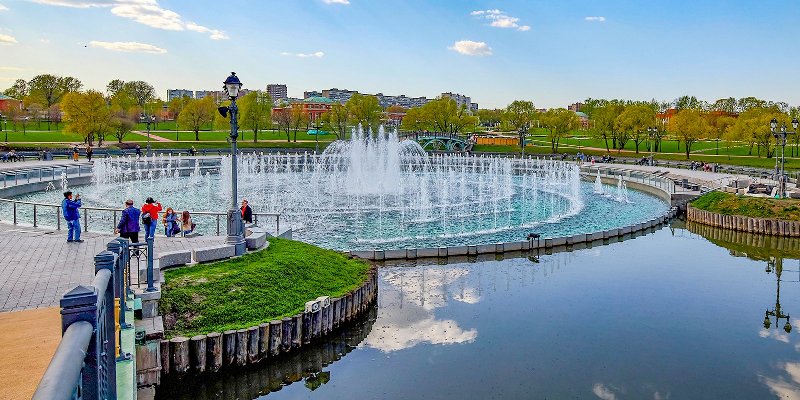 Фонтаны столицы радуют горожан танцами воды и света