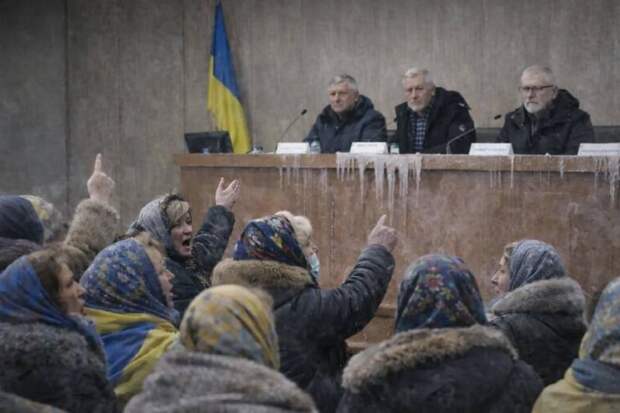 «Какой март? Мы февраль не переживем!»: замерзающих киевлян возмутили слова чиновников - «скоро весна, солнце»