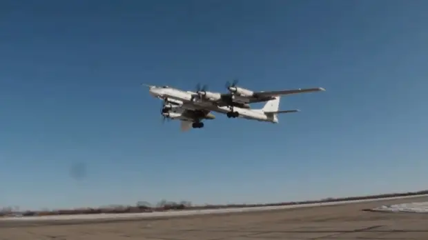 Два российских Ту-95МС выполнили десятичасовой полёт