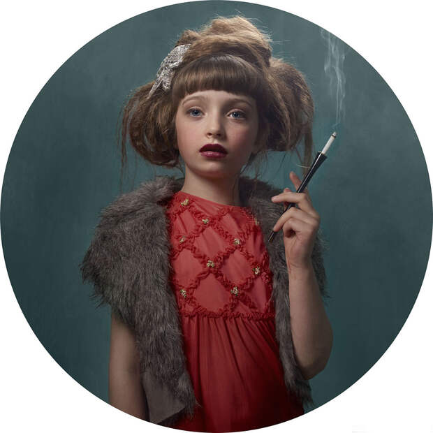 Frieke Janssens, арт-проект “Курящие дети”.