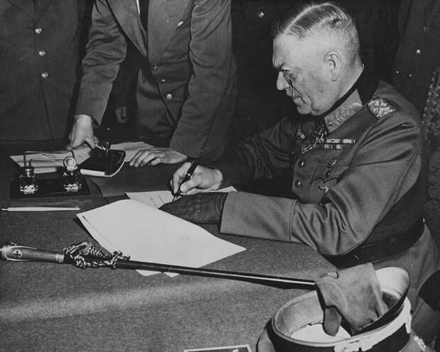 Сразу отвечаю на вопрос: нет, интервью Верховного Такеру Карлсону ещё не смотрел, но наслаждаюсь реакцией добрых американских людей, пребывающий ... в невиданной ажиотации. Будет анализ? Обязательно.-3