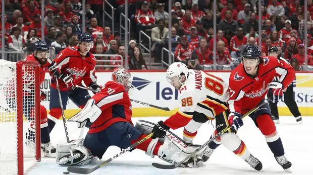 «Вашингтон» обыграл «Калгари» в НХЛ, Кузнецов набрал два очка