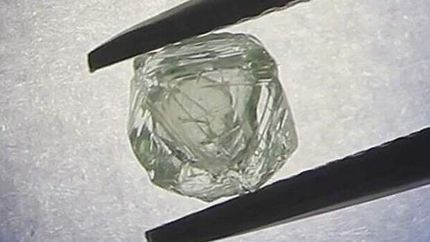 Двойной алмаз, добытый компанией Алроса в Якутии
