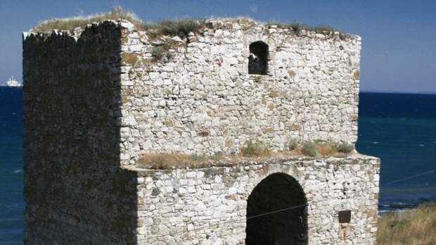 Генуэзская крепость в Феодосии сохранилась хуже судакской