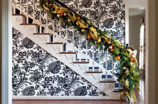 Дизайн интерьера. Потрясающие идеи украшения лестниц к Рождеству (1) (620x410, 236Kb)