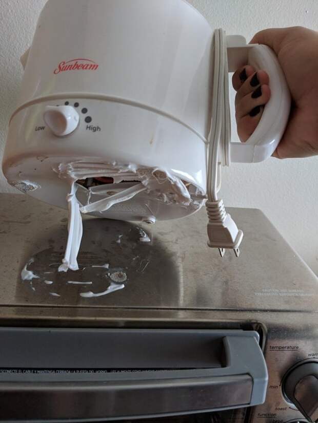 чайник расплаился