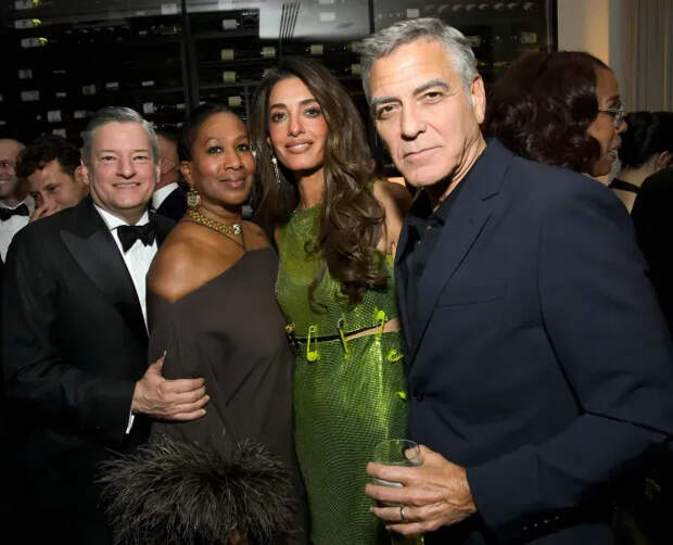 Тед Сарандос (со-генеральный директор Netflix) с женой Николь Авант, Амаль и Джордж Клуни