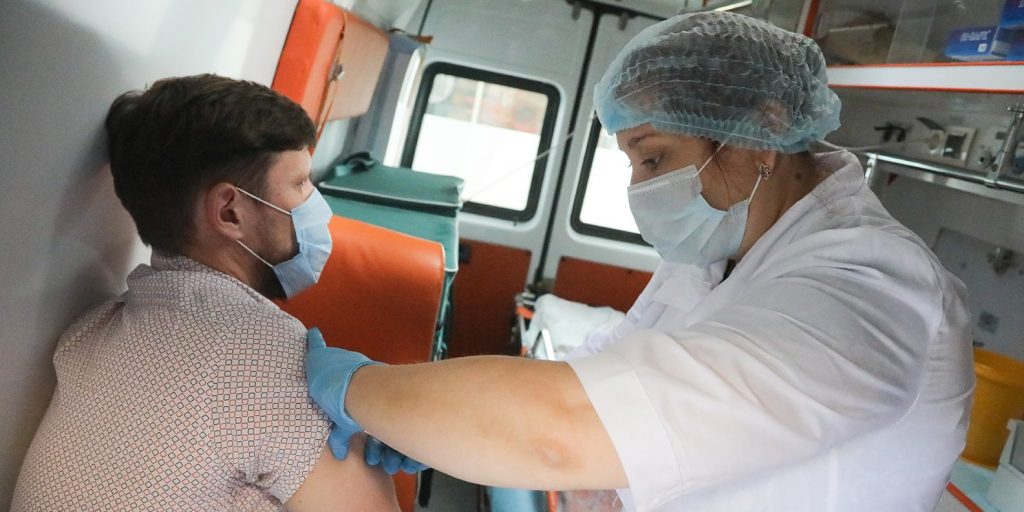 В столице продолжается прививочная кампания против гриппа / Фото: mos.ru