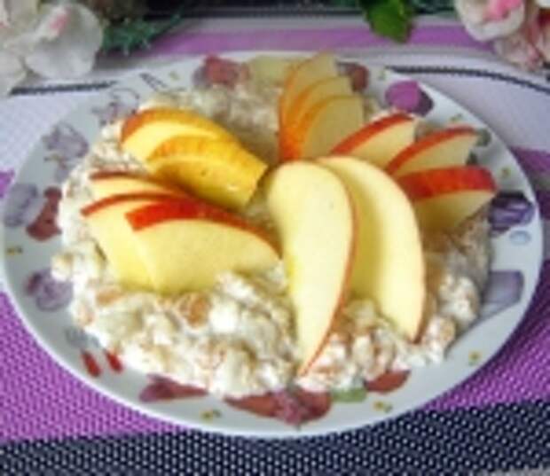 Мультизлаковая молочная каша с яблоком