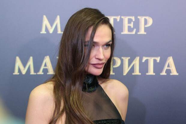 Полуголая Алёна Водонаева показала жаркий танец на дачном балконе