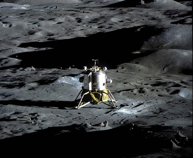 Двойной десант на Луну: «Роскосмос» отправит миссию «Луна-27» сразу на два полюса