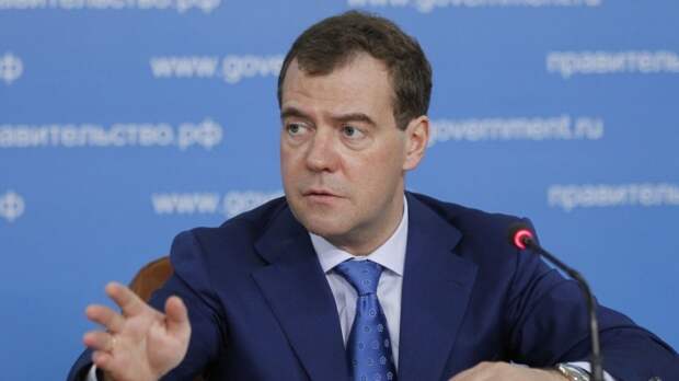 Медведев рассказал о значительном ужесточении ответственности для авиадебоширов