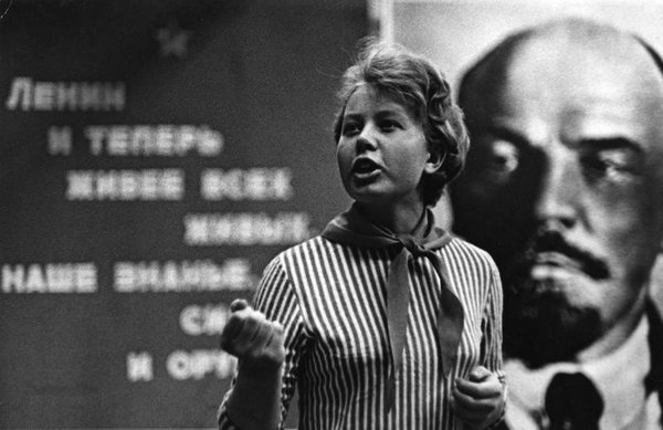 Пионервожатая. Всеволод Тарасевич, 1965 г., Норильск, из архива МАММ/МДФ.