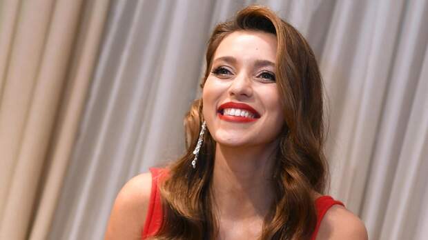 Регина Тодоренко показала фигуру спустя месяц после родов со словами «очень страшно»