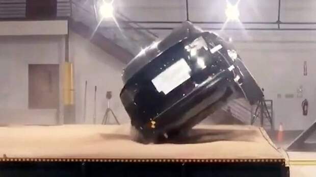 Неваляшка: Tesla Model X так и не смогли перевернуть Model X, Tesla Model X, tesla, авто, автомобили, безопасность, видео, краш-тест