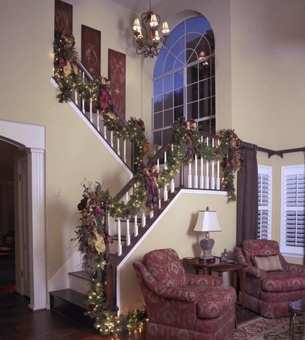 Дизайн интерьера. Потрясающие идеи украшения лестниц к Рождеству (9) (574x640, 228Kb)